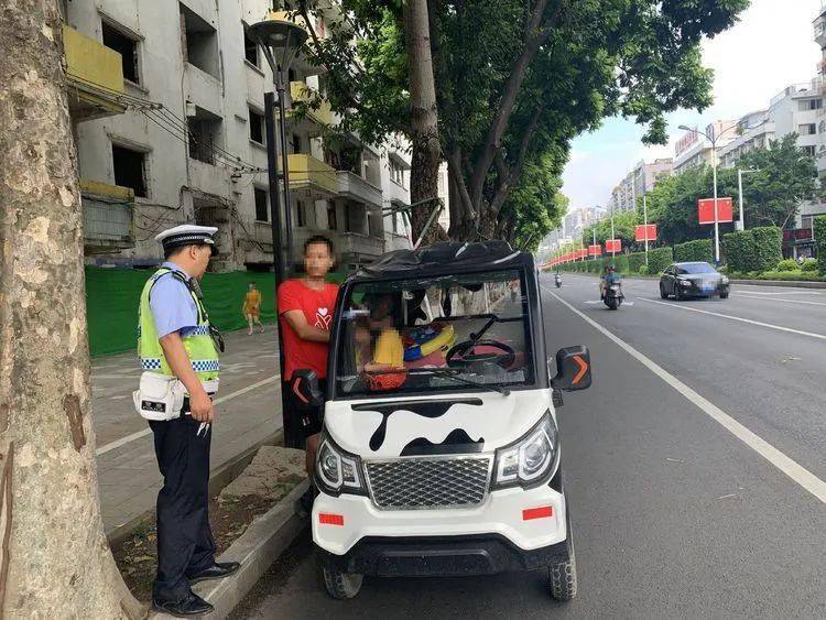 梧州不需要驾驶证就能上路这种车被民警依法暂扣