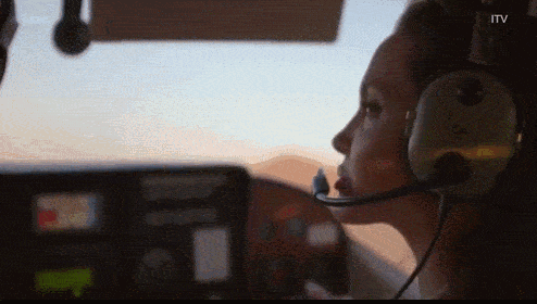 儿子|安吉丽娜·朱莉还要教儿子开飞机不仅拥有飞行执照