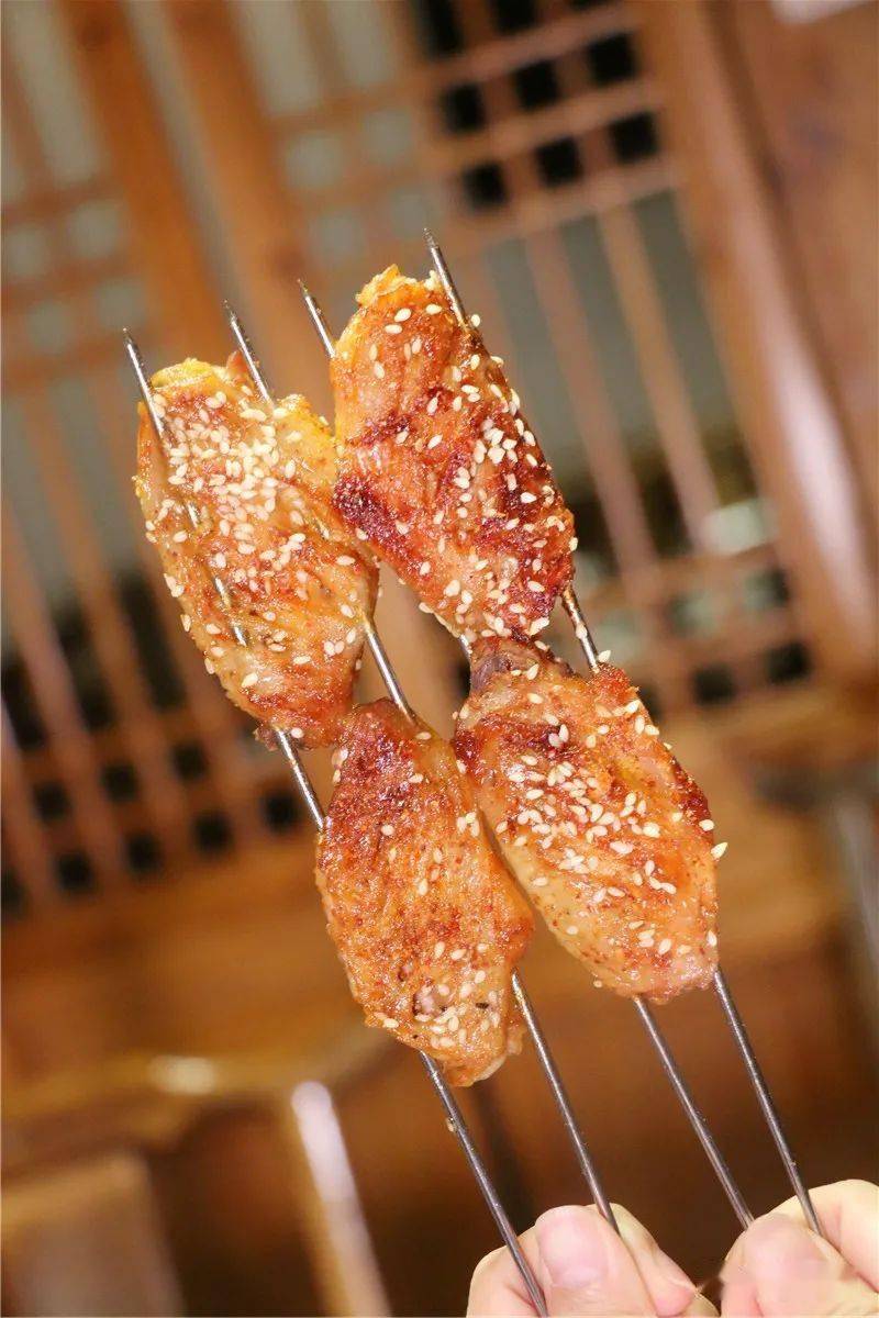 肉汁|我在漳州侨村里吃烧烤！东北烧烤超强阵容！特权价+送酒！晚餐夜宵安排！