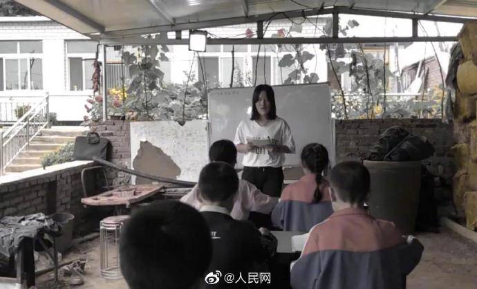 小秋|歪脸女孩手术后要回山里当老师