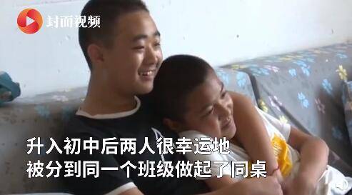 中国好同桌！13岁男孩坚持5年背患病同桌上学