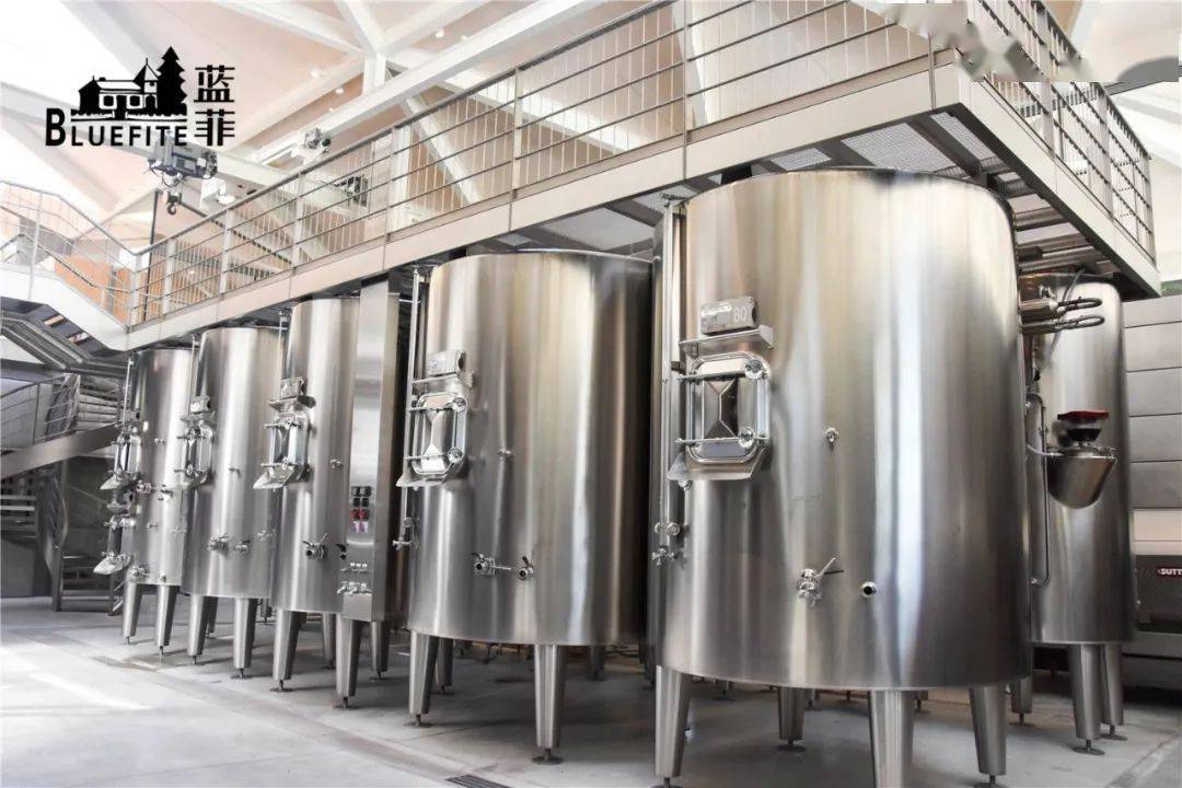 反应|蓝菲红酒小课堂︱开瓶后的红酒能放几天？