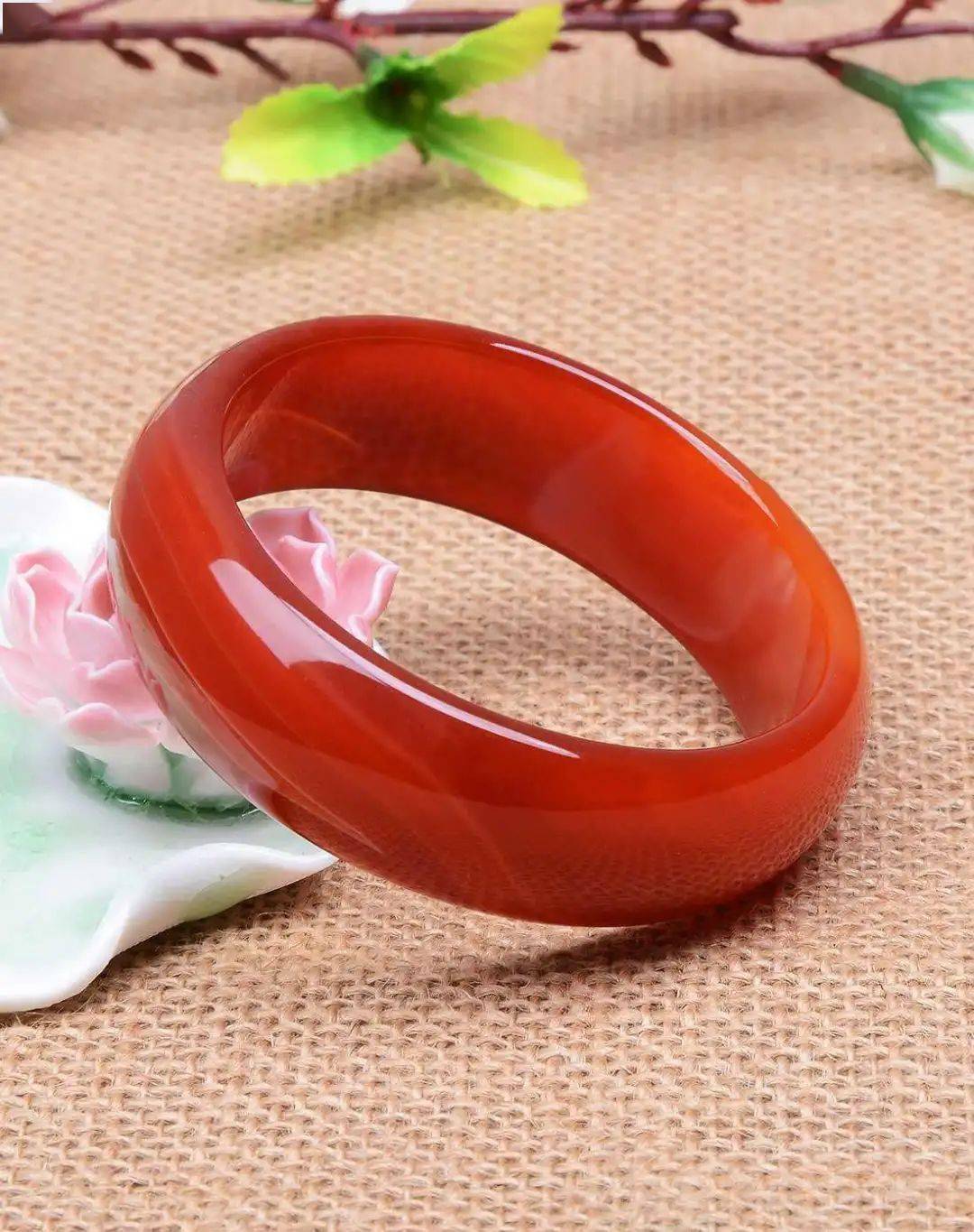 玛瑙|杨杨：5大“美人玉”，价格低哭了！却颜值不输翡翠，质感媲美羊脂！