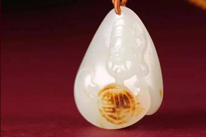 天价|2210万成交！这块天价籽料，火了！