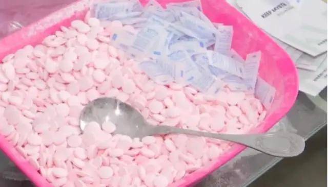 每粒|880元的微商减肥产品含禁药 每粒成本只有七八毛钱