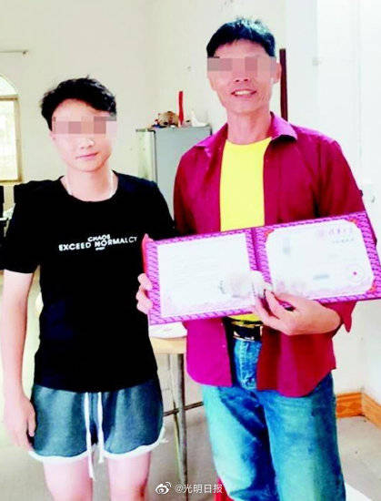 通知书|伪造清华录取通知书被揭谎 我们应该反思什么？