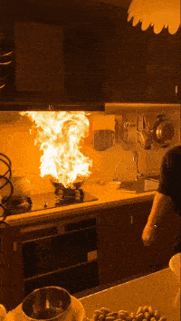 油锅起火视频完整版 0448ccab970f43f687274e36598bc40c.gif