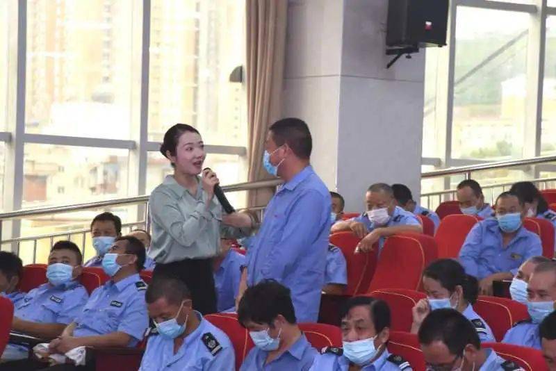 出租车与城市人口比例_出租车卡通图片