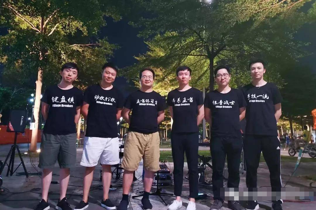 Kelvin|他们是“斜杠青年”！深二代上班族乐队街头演出，我们直播给你看