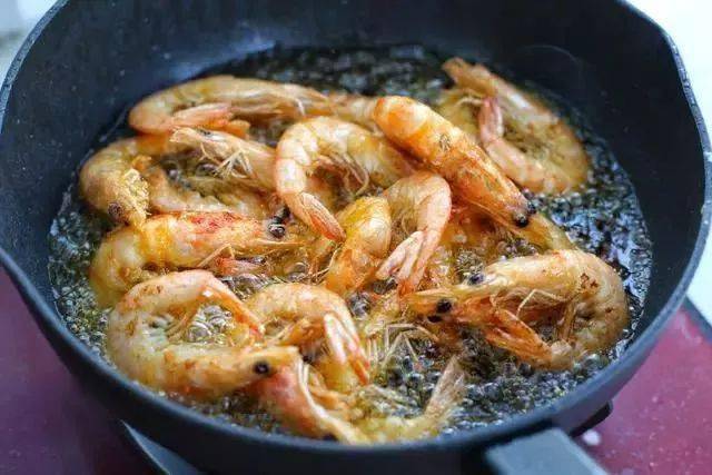 大虾|试试这个做法,连虾壳都吃的一干二净大虾别再油焖了
