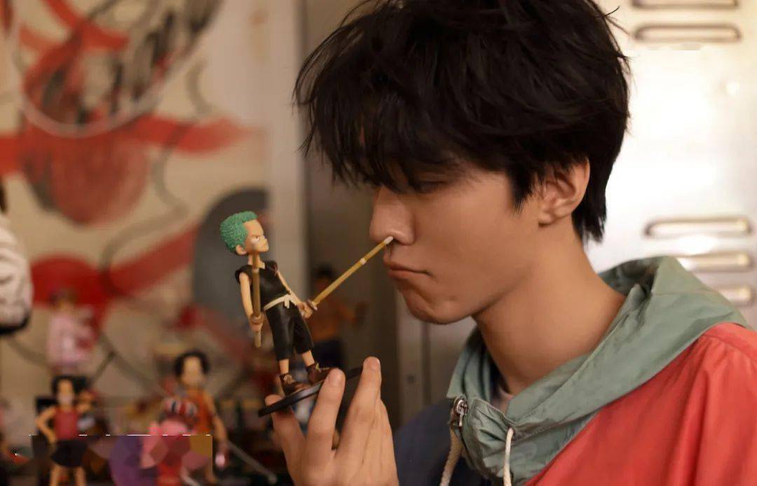 从初中开始王俊凯就喜欢上了《海贼王,家里也有《海贼王》中各个