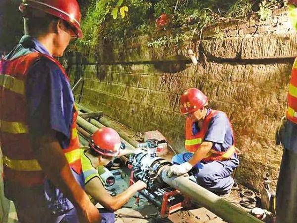 淤泥|清淤搭把手 重建添把力——重庆及时做好洪水退后清淤消杀等工作