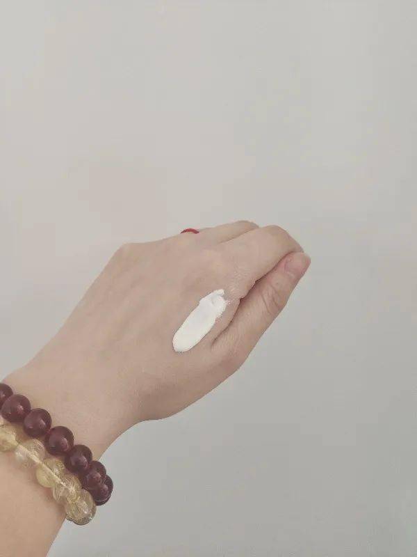 感觉|我们试用了6款防晒，超好用的一款居然不到200块……