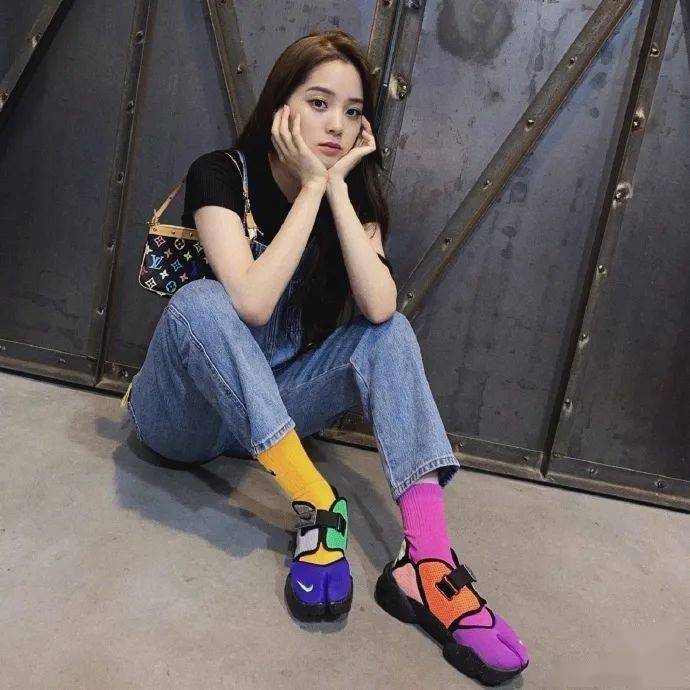 娜比|早秋第一件单品我选好了！是杨洋娜比都Pick的背带裤~