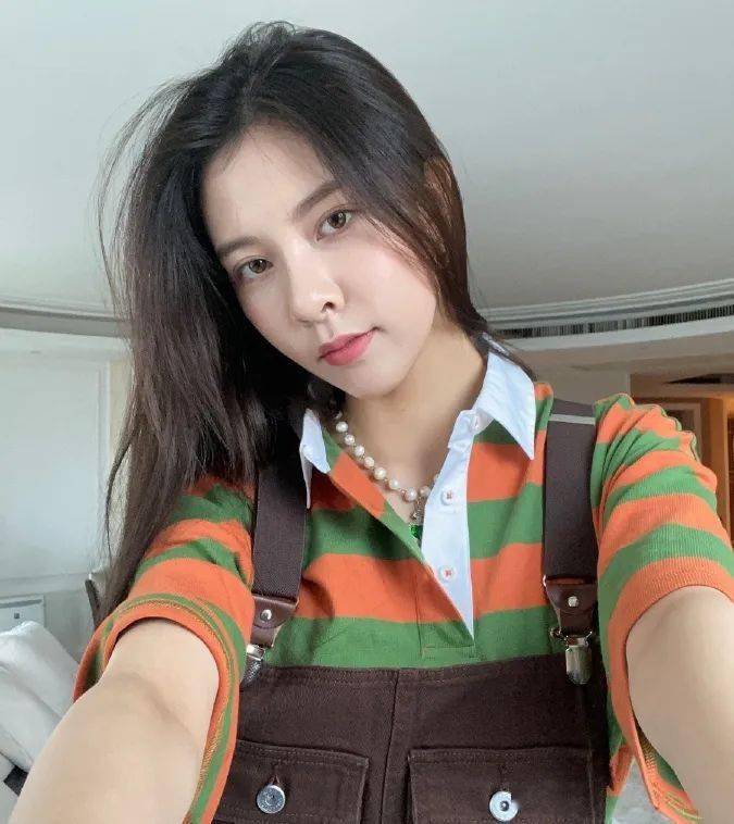 娜比|早秋第一件单品我选好了！是杨洋娜比都Pick的背带裤~