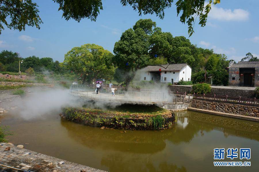 这是8月18日拍摄的夏木塘村景色 新华网记者刘琼 摄