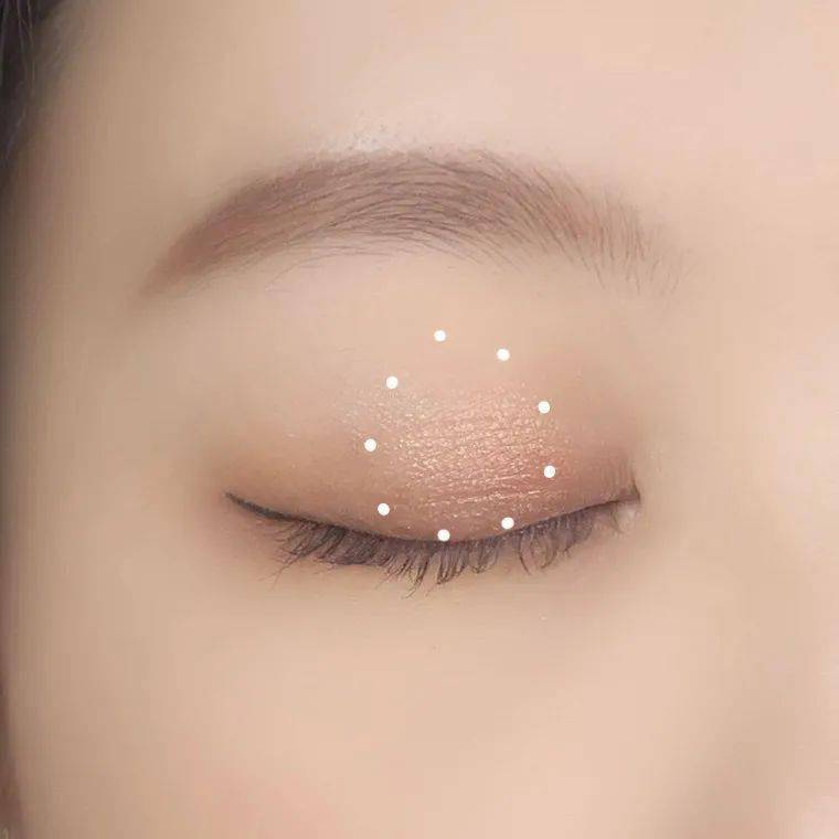 眼影|眼睛好看的女生,都比你多做了这一步!