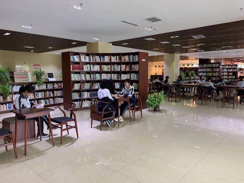 鞍山市职教城图书馆
