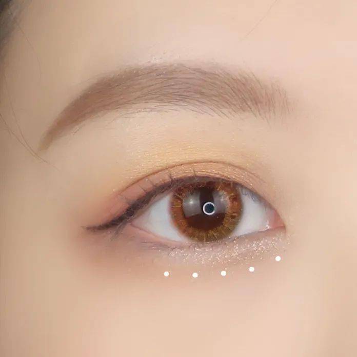 眼影|眼睛好看的女生,都比你多做了这一步!