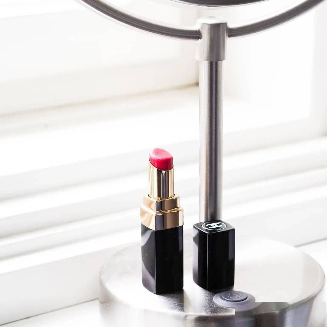 肉桂|玫瑰色口红out了？现在流行的是肉桂姨妈色