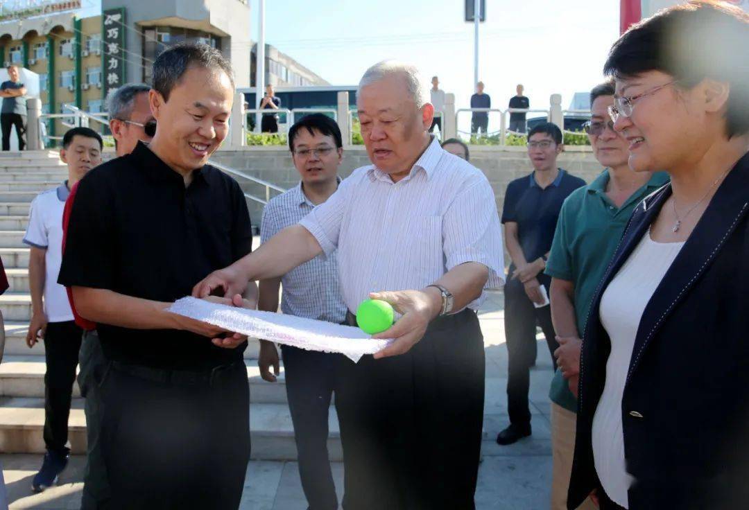 太原市副市长焦斌龙,太原市老年体协主席毛志鸣等莅临古交,就我市老年