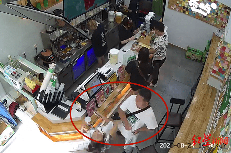 广汉|?广汉12岁女孩奶茶店遭陌生男扇耳光 警方通报：男子曾有精神病史已送医治疗