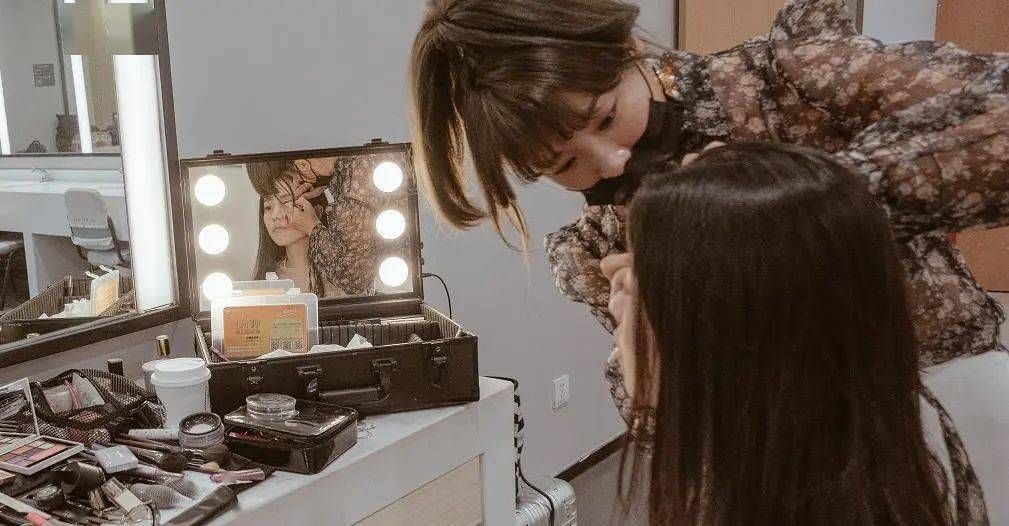 南都|离开10级滤镜，深圳这群“神秘姐姐”颜值曝光！网友：太真实了