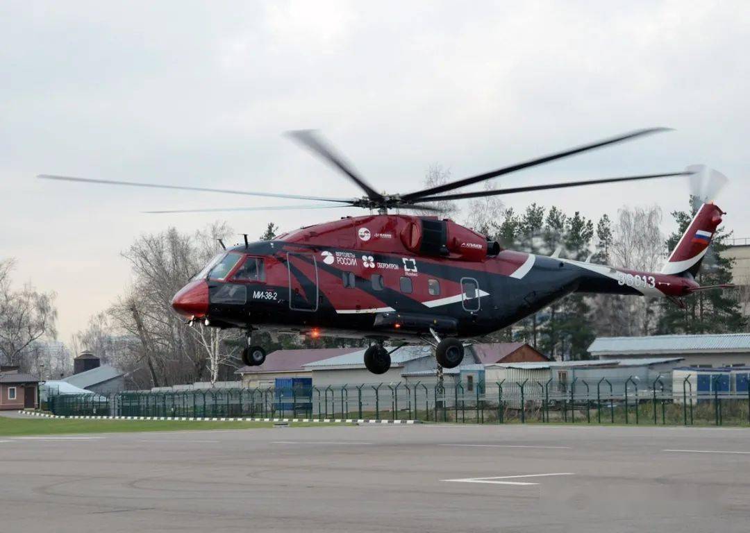 之前已向俄罗斯国防部交付了两架米-38t军用运输直升机,目前正在武装