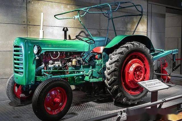 老拖拉机照片 855592f774524388b48441fe2609268b.jpeg