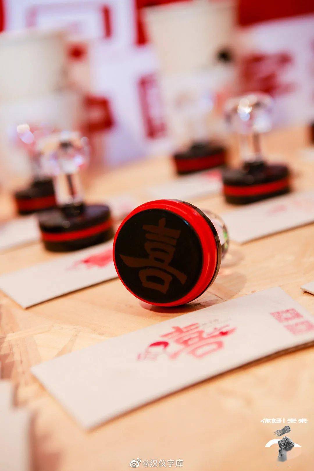 事情|喜茶又搞事情！新出92种字体？！