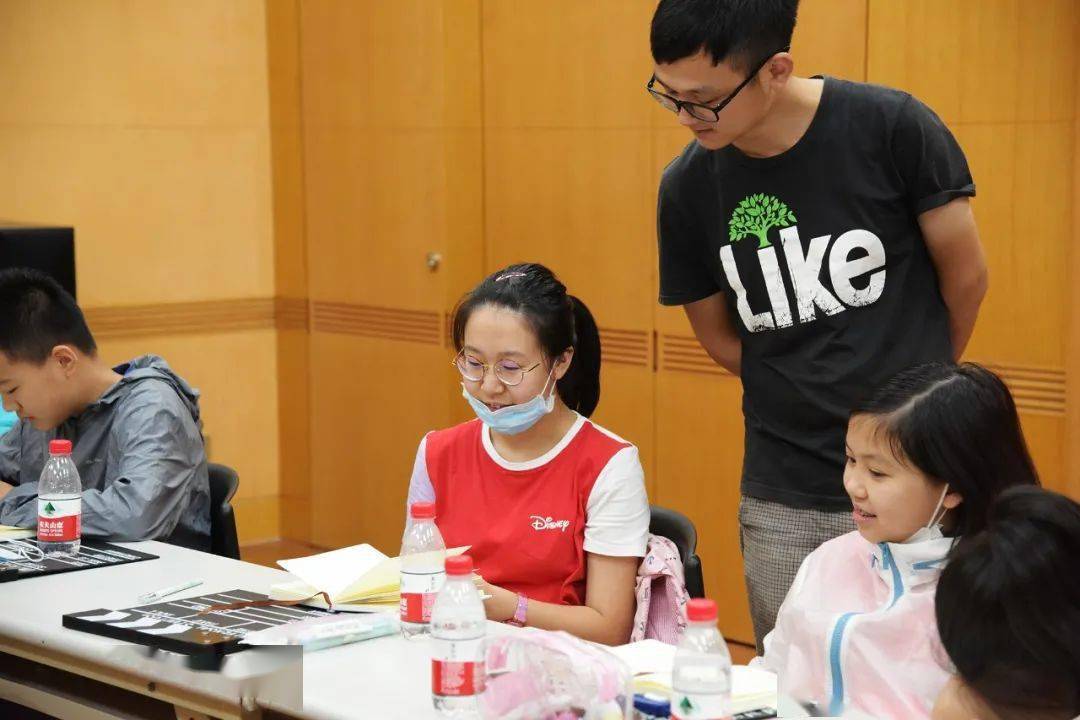 福尔摩斯|【大片预告】这些明星里说不定有你的同学哦！