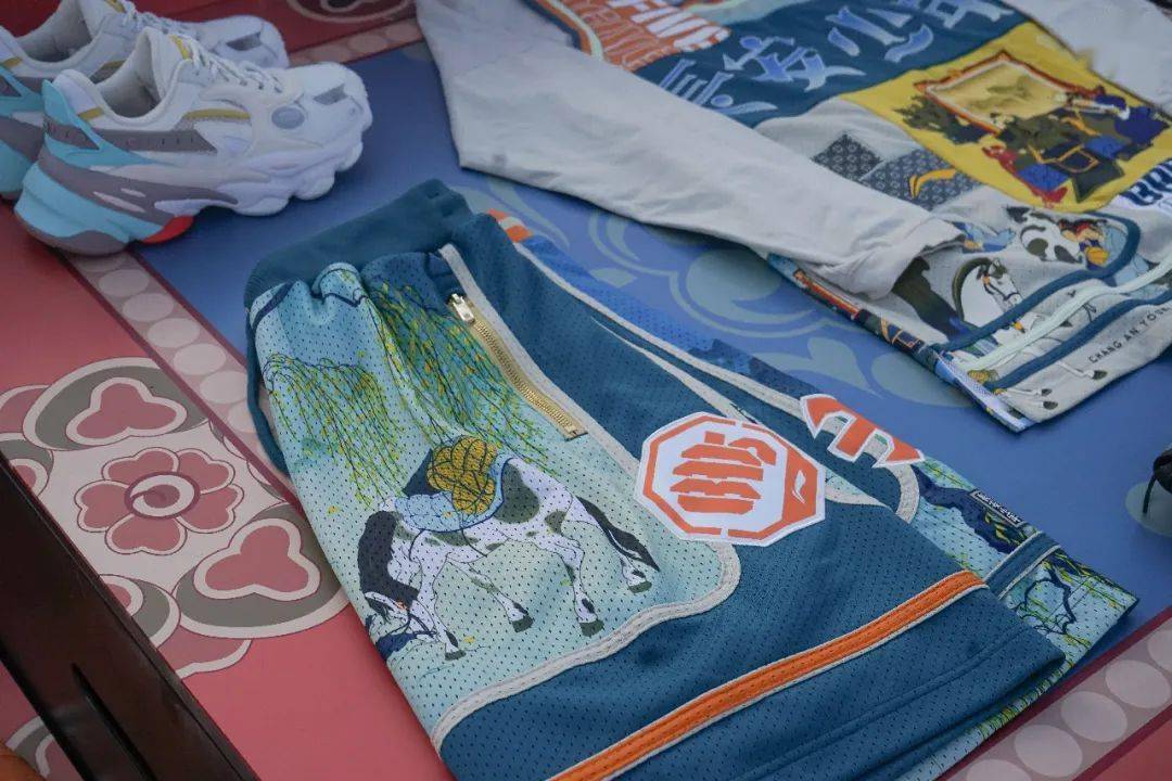 李宁|李宁品牌这次在敦煌砸钱办秀，你听到响了嘛？