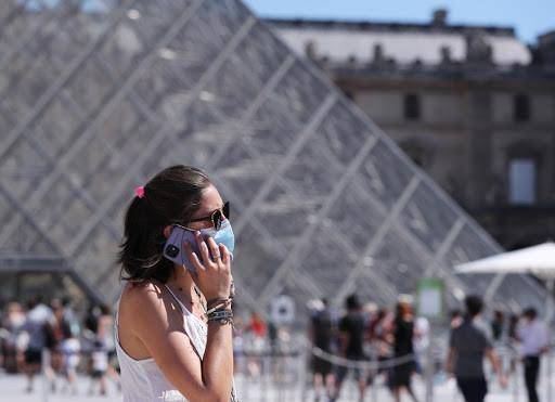 疫情严峻巴黎全城开始推行户外强制戴口罩规定
