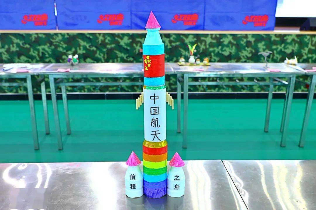 "神州飞船"模型.毛松 摄
