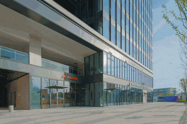 项目|【滚叔街拍】炎夏的炙热渐退，短裙的魅力依旧