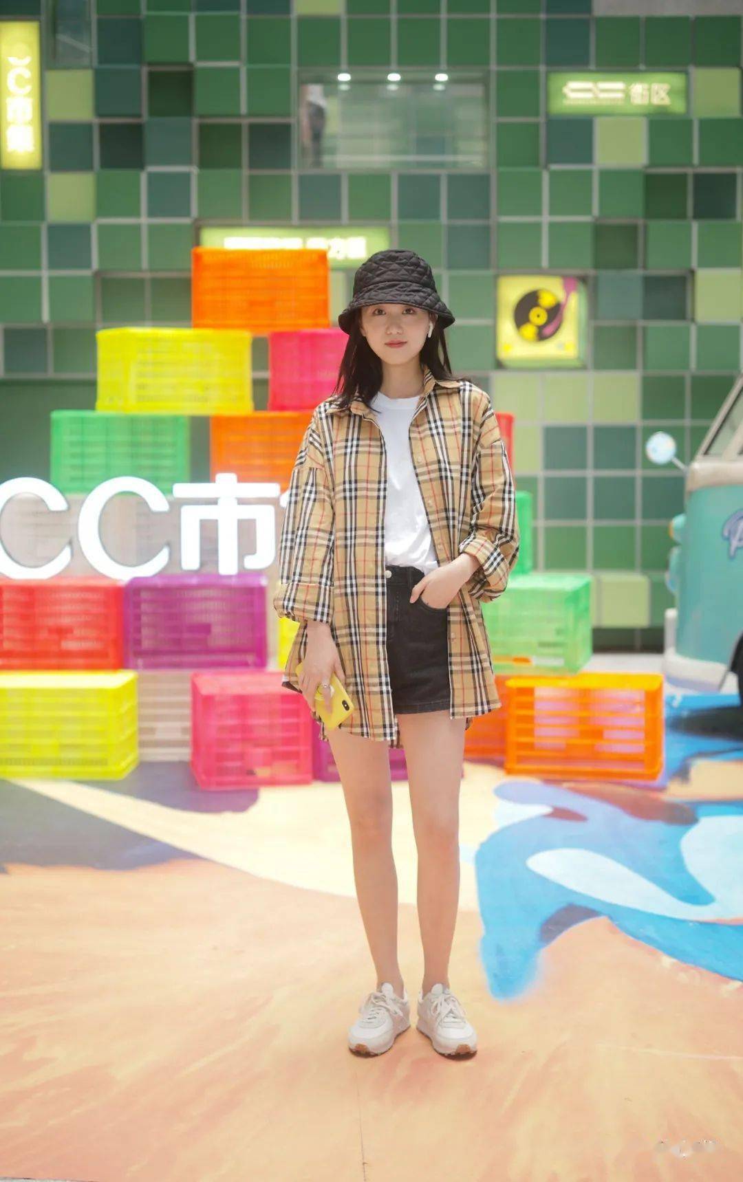 项目|【滚叔街拍】炎夏的炙热渐退，短裙的魅力依旧