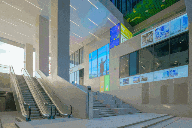 项目|【滚叔街拍】炎夏的炙热渐退，短裙的魅力依旧