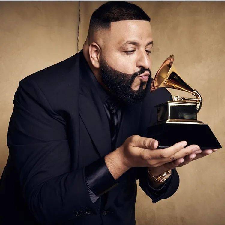 Yeezy|鞋柜就值 1.5 亿!他和 AJ 联名,却对侃爷原味 Yeezy 情有独钟!