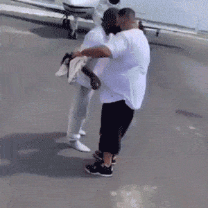 Yeezy|鞋柜就值 1.5 亿!他和 AJ 联名,却对侃爷原味 Yeezy 情有独钟!