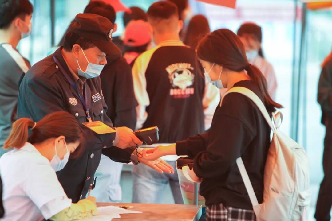 校园|镜头故事 || “我们回来啦！” 宁夏大学学生开始陆续返校