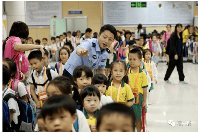 跨境|有20万孩子凌晨5点去香港上学在深圳