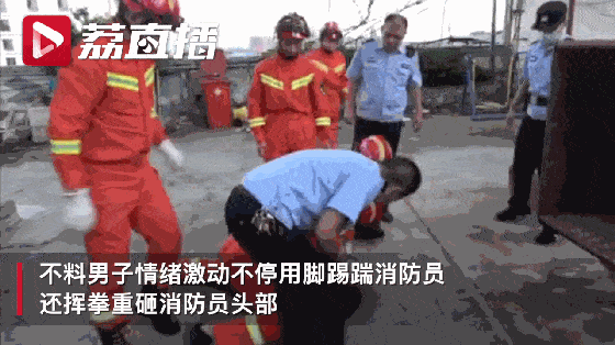 网友:消防员太难了 遇事千万要冷静! 来源:湖北消防,新华社