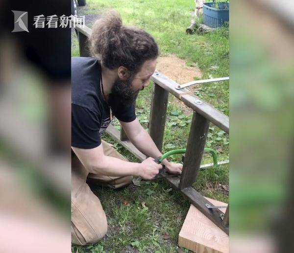 约翰·弗尼斯|他失去了全部视力 却靠不懈努力成为专业木匠