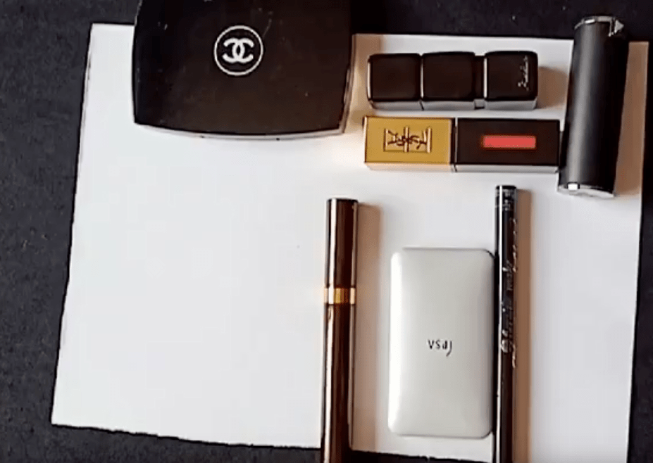 爷叔|好看又心疼！老爸用女儿500元的绝版口红，画出了上海豫园~