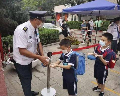 朱尼|同学们好！新学期，康撒朱尼为大家送来满满的开学祝福