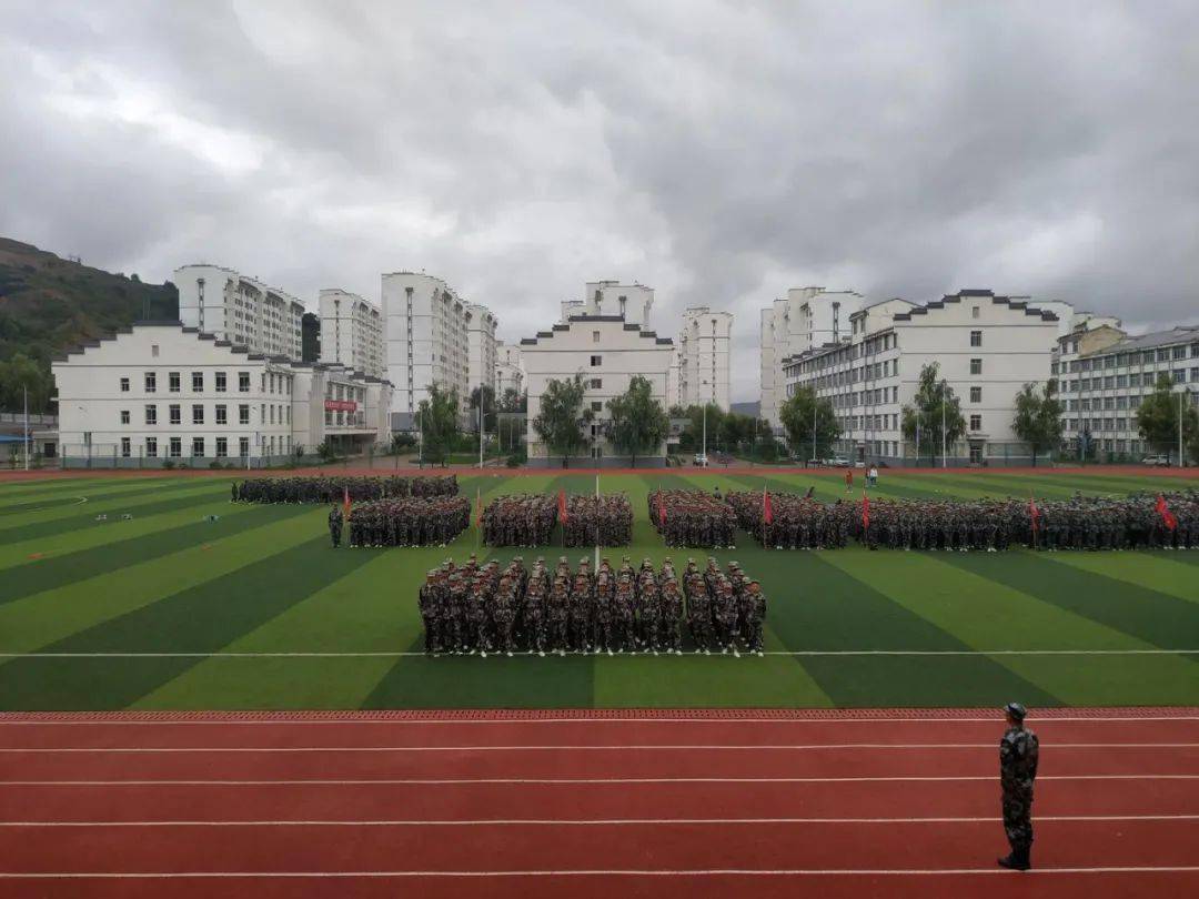 临夏县韩集初级中学举行2020年学生军训会操仪式