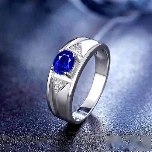 梅根|梅根形象又崩了，竟然出书洗白自己？ 嫉妒凯特是因为珠宝分配不均？