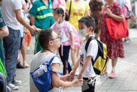 镜头|高清大图|“神兽”归笼 有哭有笑！跟着镜头打探开学第一天 这些“萌”瞬间