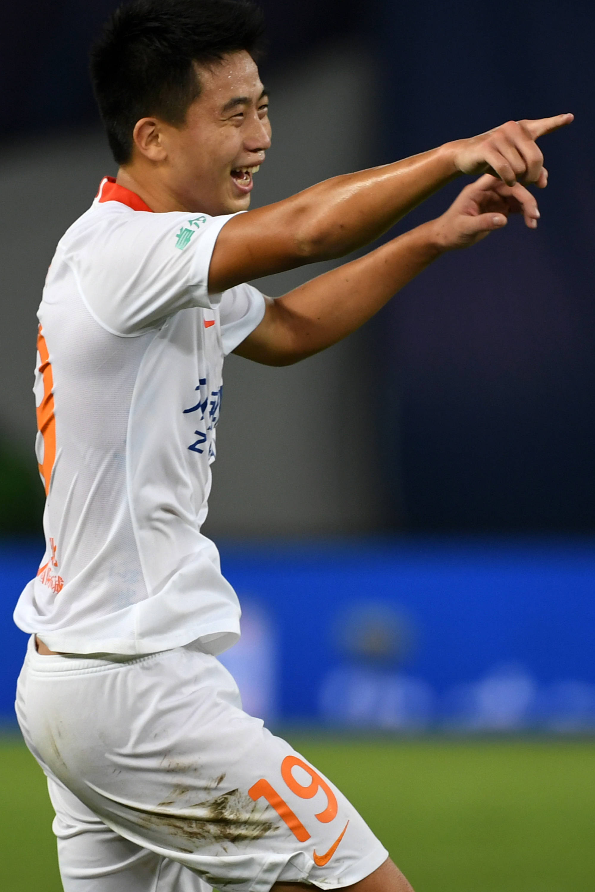 黄海|足球——中超：武汉卓尔战胜青岛黄海青港