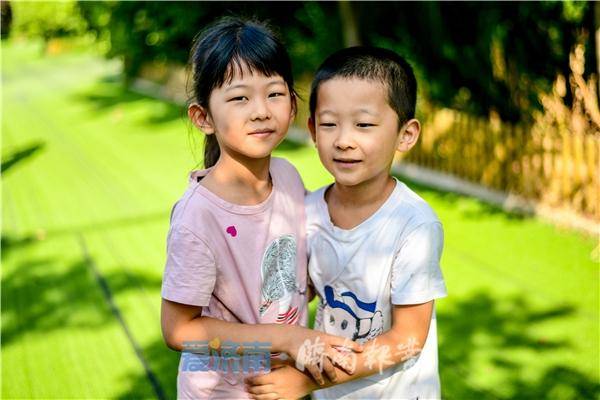 双胞胎|济南开学第一天，有学校来了6对双胞胎！你能分辨谁大谁小么？